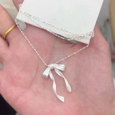 Fashionable Collarbone Chain with Delicate Bowknot Pendant Unique and Sophisticated Neckchain for Fashion Enthusiasts