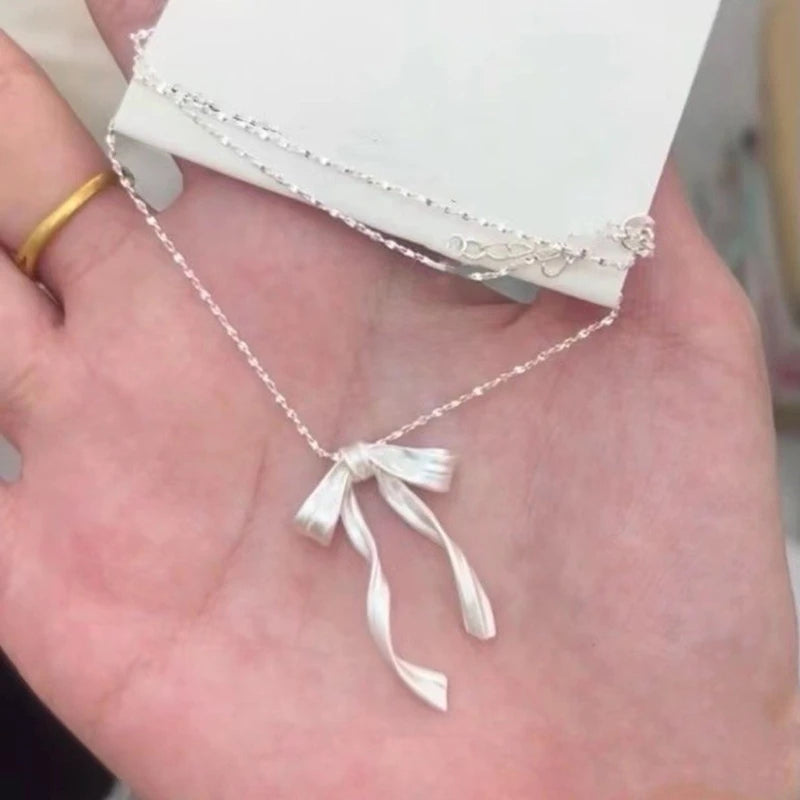 Fashionable Collarbone Chain with Delicate Bowknot Pendant Unique and Sophisticated Neckchain for Fashion Enthusiasts