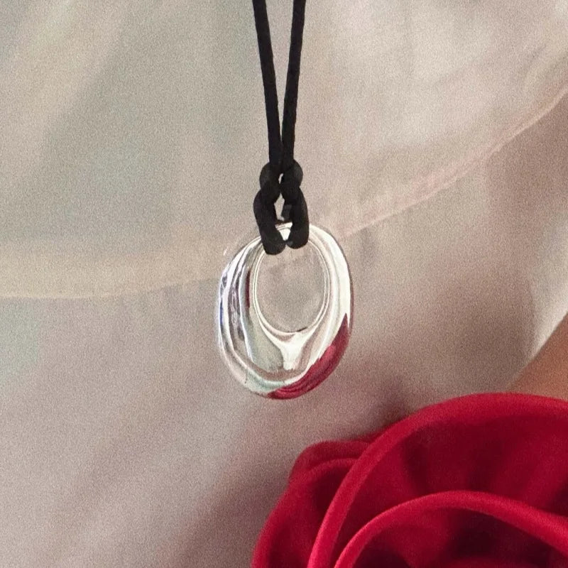 Long Necklace 2025 New Style Statement Fashion Metallic Irregular Oval Pendant Black String Chain